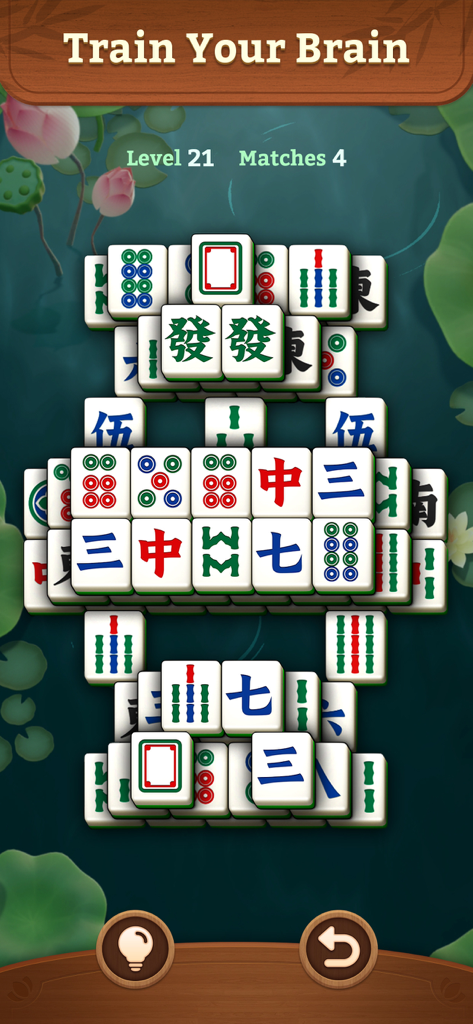 Un nivel de solitario Mahjong con piezas de letra grande sobre un fondo de estanque de lotos zen titulado Entrena tu Cerebro