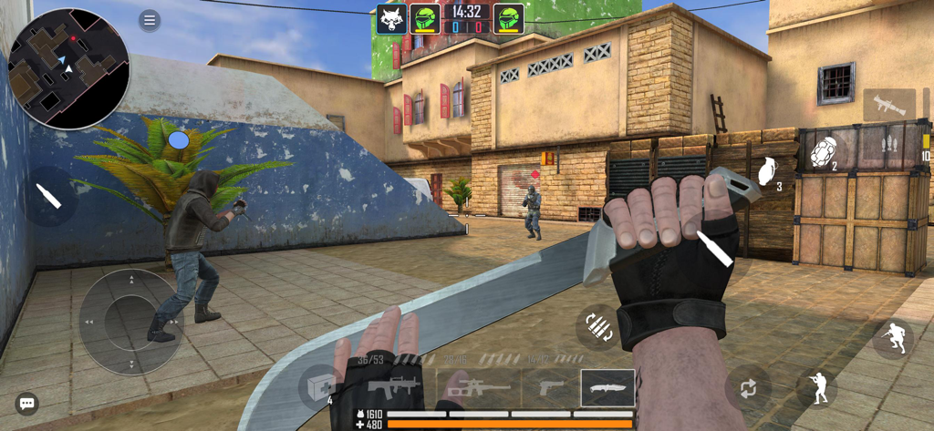 Gameplay à la première personne de Tactical OPS Modern Shooter montrant un joueur tenant un couteau dans un environnement de combat urbain