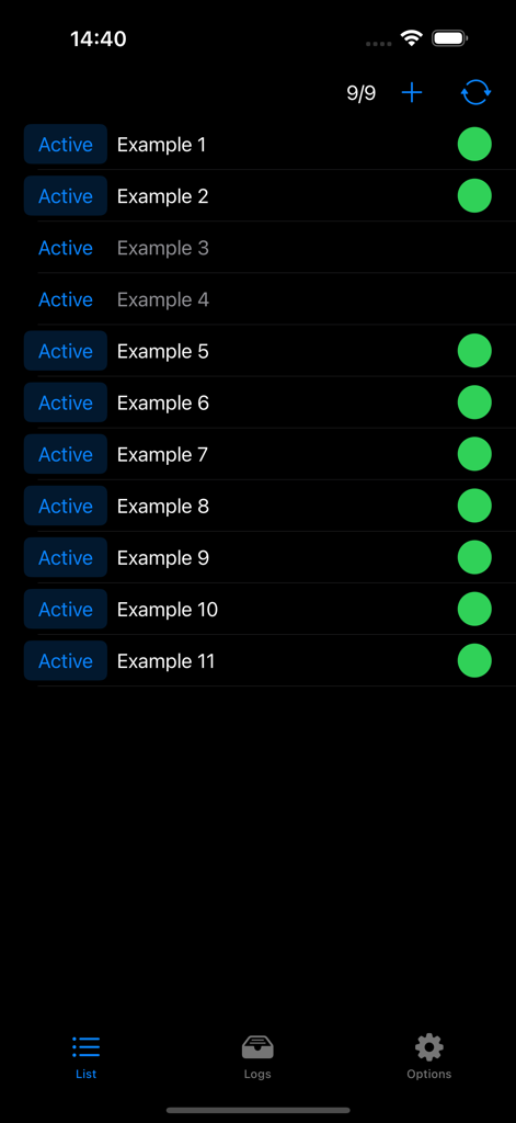 Uptime-monitorアプリで監視中のサービスリスト。ダークモードで緑色のインジケーターが表示され、アクティブなステータスを示しています。