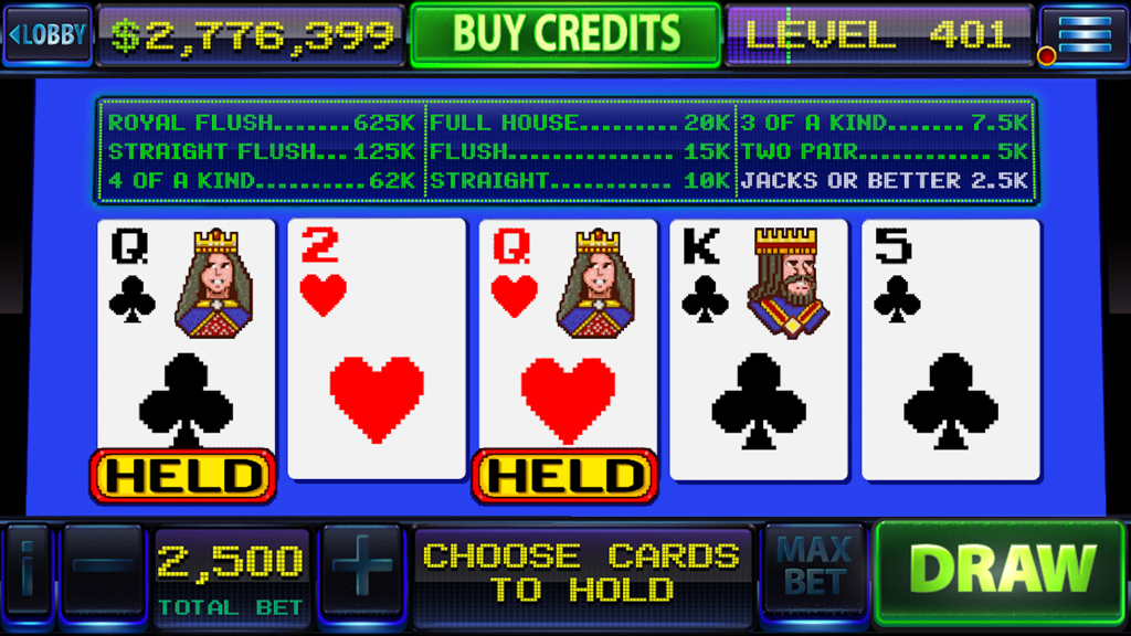 Interfaccia di un classico gioco di video poker con una coppia di regine bloccate e opzioni di puntata totale