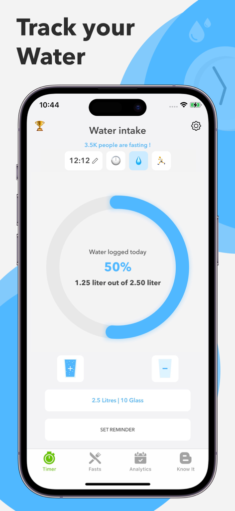 Fast: Intermittent Fasting App - Pantalla del rastreador de ingesta de agua en la app Fast Intermittent Fasting mostrando una barra de progreso de hidratación del 50 por ciento.