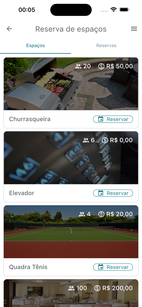 Claudio Morais Administração - Mobile app interface showing space reservation options for a condominium including barbecue area and tennis court with capacity and price
