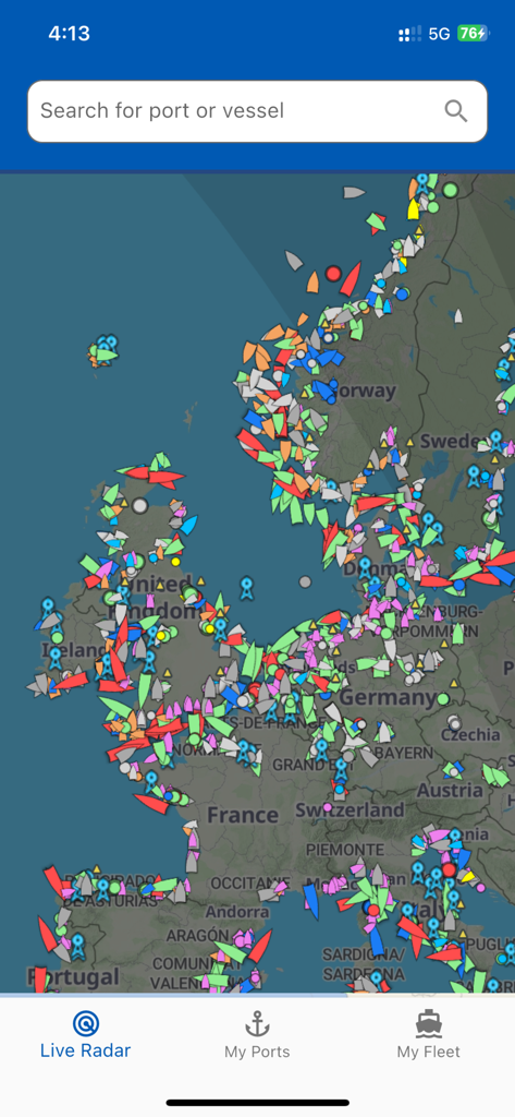 Radar de suivi de navires en direct montrant des navires en Europe dans l'application Ship Tracker