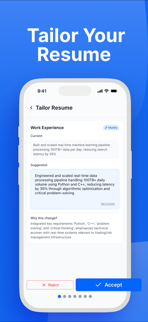 Resume Builder: ResumeHero - Interfaccia dell'app Resume Hero che mostra suggerimenti AI per personalizzare i punti elenco dell'esperienza lavorativa su un curriculum