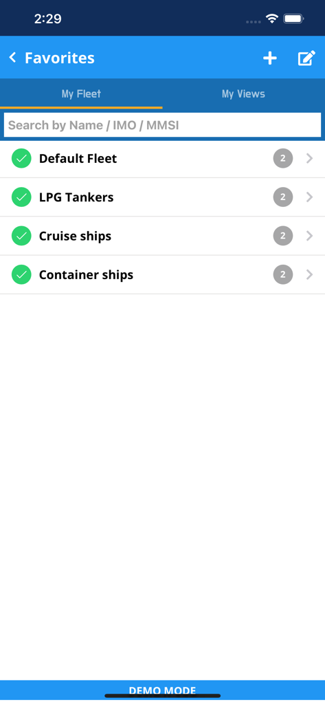 VesselFinder Lite - VesselFinder Liteアプリの画面。クルーズ船やタンカーなどの「お気に入り艦隊」カテゴリを表示しています。