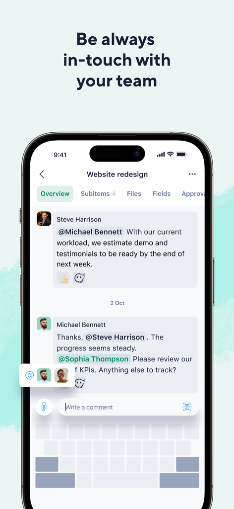 Wrikeモバイルアプリのインターフェース。プロジェクトタスクでのコメントやメンションを介したチームメンバーのコラボレーションを表示しています。