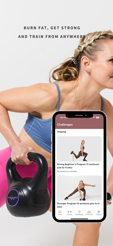 FitMom App - Une femme s'entraînant avec un kettlebell et un smartphone affichant des défis d'entraînement dans l'application FitMom