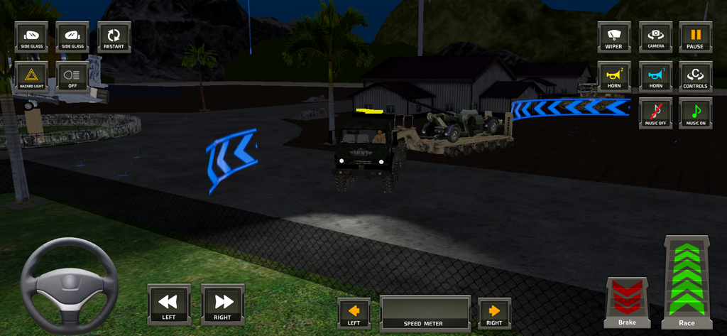 Millitary Cargo Truck Games - Ein Militärlastwagen, der einen Panzer auf einem Anhänger während einer Nachtmission in einem Fahrsimulator transportiert.