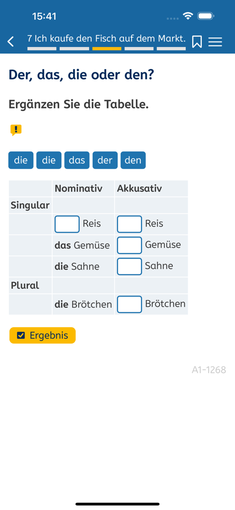 Eine Grammatikübung im Deutschen in der A1-Deutsch-App, die eine Tabelle zur Übung von Artikeln im Nominativ und Akkusativ zeigt.