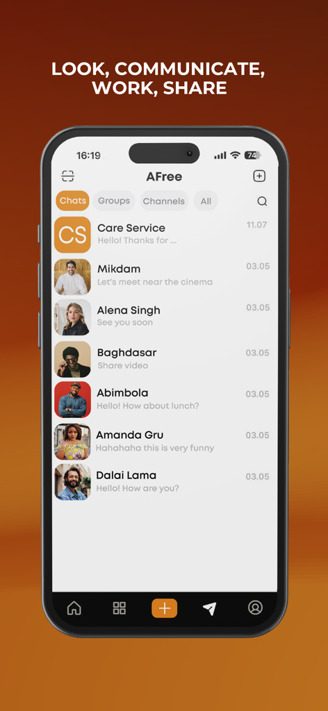 AFree - Interfaz de la aplicación AFree que muestra la lista de chats con varios nombres de contacto e imágenes de perfil