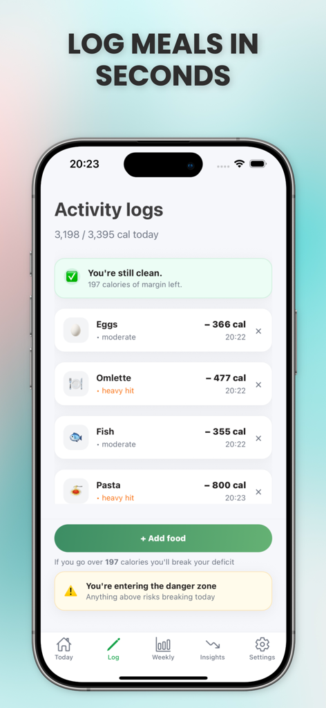 Calorie Deficit Tracker Pro - Tela de logs de atividades mostrando refeições registradas e a margem de calorias restante para o dia.
