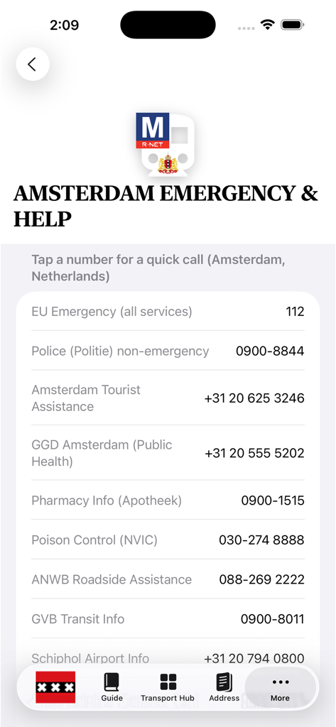 Una lista de números de teléfono de emergencia y ayuda local en Ámsterdam, incluida la asistencia turística policial e información de transporte.