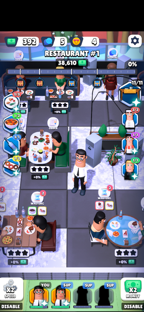 Una vista cenital del juego de un restaurante concurrido en Restaurant Simulator Online, mostrando al personal sirviendo a los clientes.