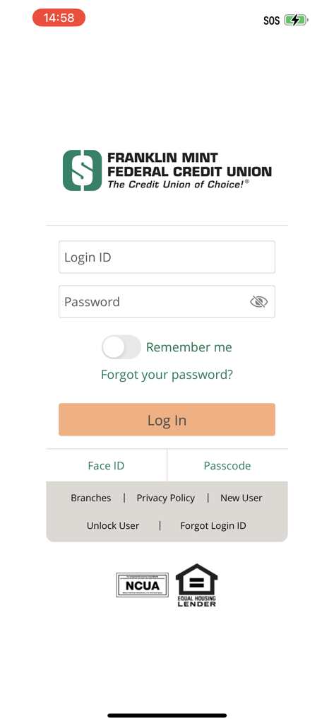 Anmeldebildschirm der FMFCU Mobile App mit Feldern für Login-ID und Passwort mit Face ID- und Passcode-Optionen.