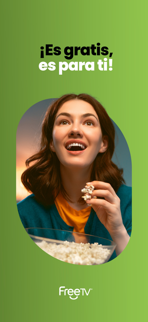 FreeTV: Movies, Shows & TV - Una mujer comiendo palomitas de maíz felizmente mientras mira películas y programas gratuitos en español en FreeTV