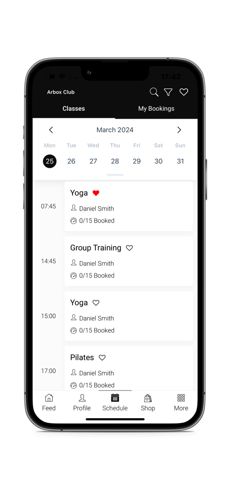 FTV Escola - Uma interface móvel do aplicativo FTV Escola mostrando uma agenda semanal de aulas de Yoga, Pilates e Treinamento em Grupo com nomes de instrutores e horários de reserva.
