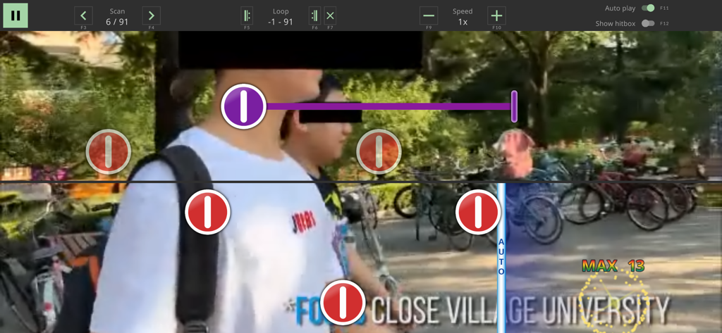 Interfaccia di gioco di ritmo TECHMANIA con note circolari e gameplay a scanline