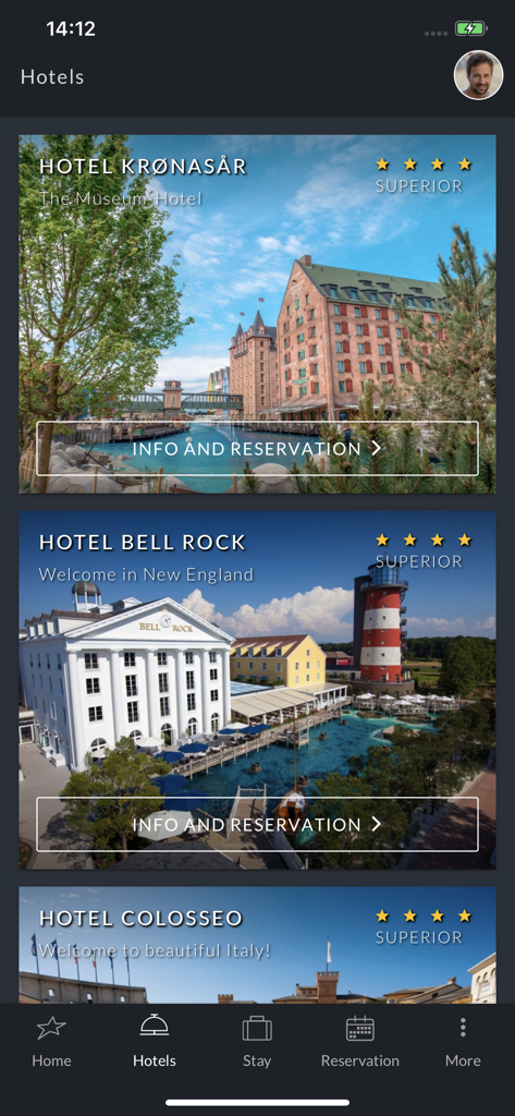 Europa-Park Hotels - Liste der Themenhotels in der Europa-Park Hotels App, einschliesslich Hotel Kronasar und Hotel Bell Rock.