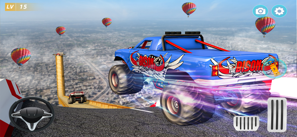 Monster Trucks Stunt Racing 3D - Un camión monstruoso azul realizando un salto a gran altitud sobre una ciudad con globos aerostáticos de fondo.