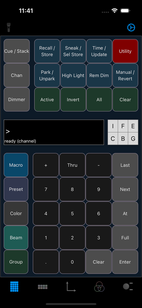 Vx Remoteアプリのインターフェース。数字入力とファンクションボタンを備えたプロフェッショナルライティングコンソールのキーパッドが表示されています。