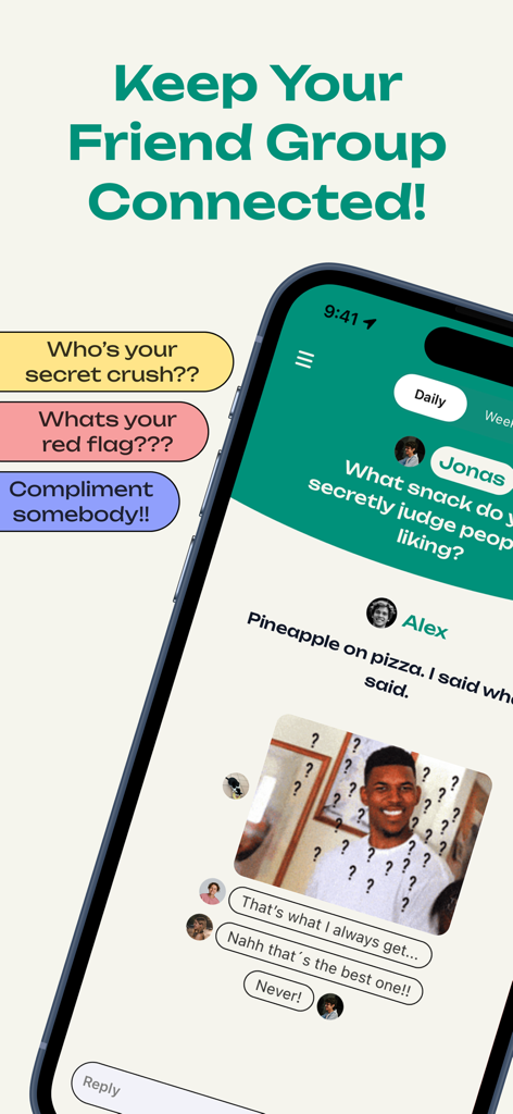 TryMe: Truth Or Dare - Bildschirm einer mobilen App, der eine Gruppenchat-Oberfläche mit einer täglichen Frage zu Essensvorlieben und humorvollen Reaktionen von Freunden und Memes zeigt.