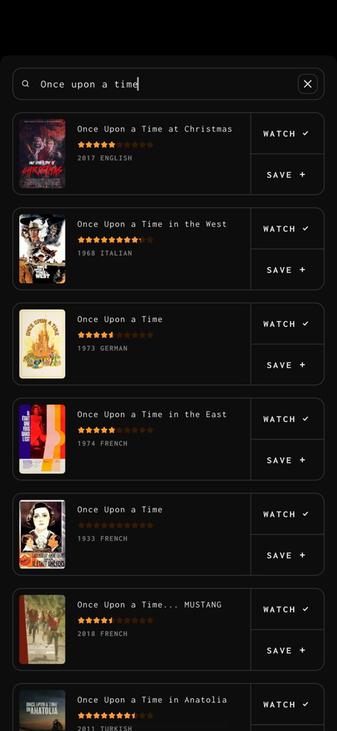 Resultados de búsqueda de películas en la aplicación Absolute Cinema que muestran una lista de películas con opciones para ver y guardar en una interfaz minimalista oscura.