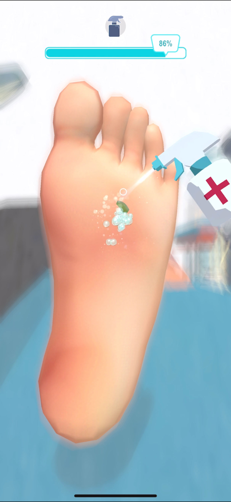 Foot Clinic - ASMR Feet Care - Um spray médico sendo usado para limpar um pé no jogo ASMR da Clínica do Pé