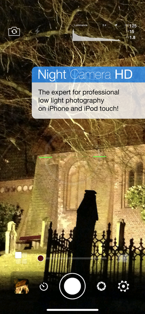 Interfaz de la aplicación Night Camera HD que muestra configuraciones manuales profesionales e histograma para fotografía nocturna