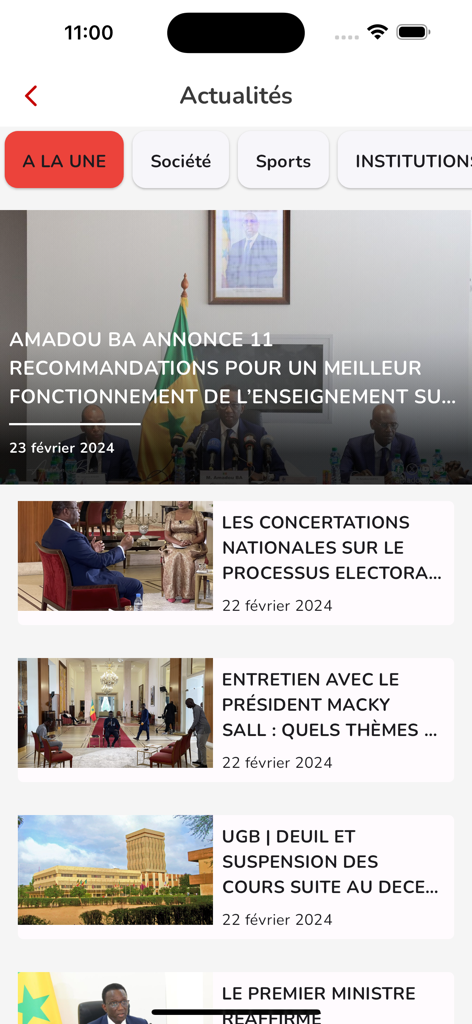 RTS LOfficiel mobile app interface displaying a list of news articles and headlines from Senegal