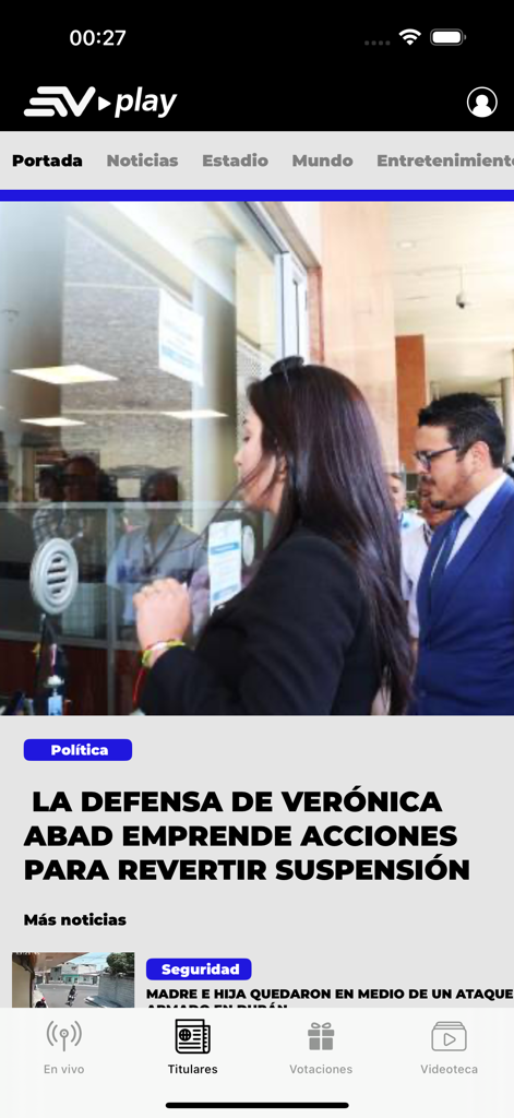 Ecuavisa Play - Interfaz de la aplicación móvil Ecuavisa Play mostrando los últimos titulares de noticias y artículos políticos de Ecuador