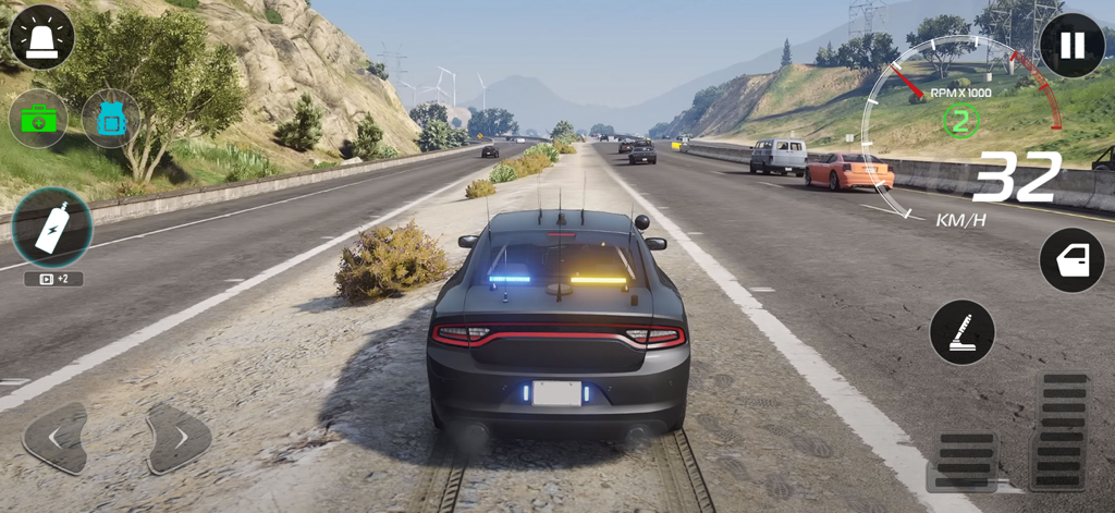 Vista en tercera persona de un coche negro conduciendo por una autopista en un juego móvil con temática de gánsteres.