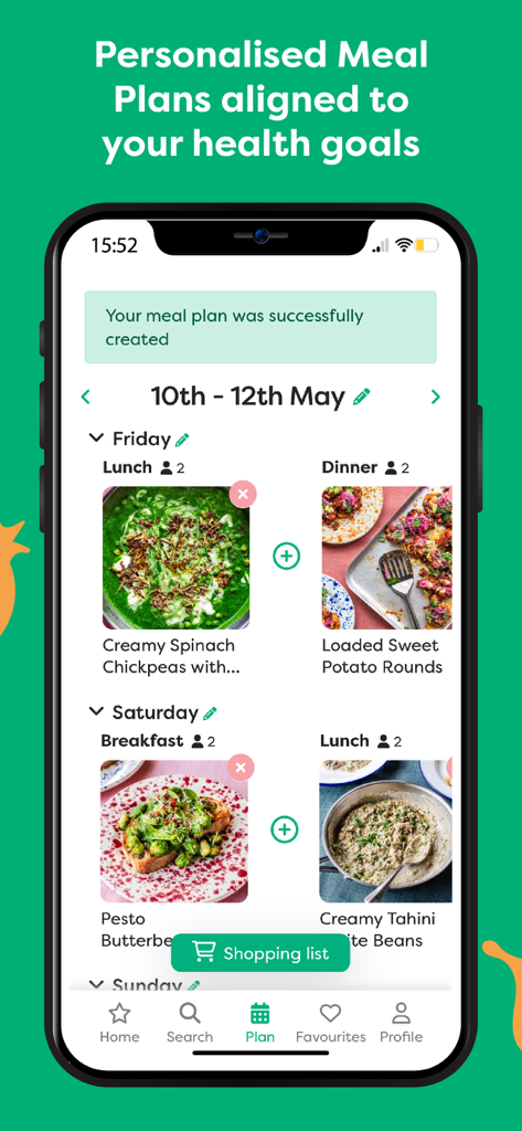 Eine mobile Benutzeroberfläche, die einen personalisierten Essensplan für mehrere Tage mit Rezepten wie cremigen Spinat-Kichererbsen und gefüllten Süßkartoffel-Runden zeigt.