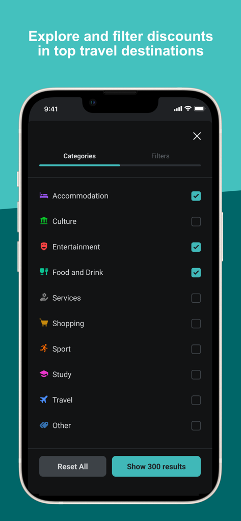 Pantalla de la app ISIC mostrando categorías para filtrar descuentos para estudiantes, incluyendo alojamiento y comida y bebida.