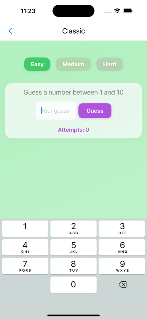 Interfaz del Juego de Adivinar Mayor o Menor mostrando el nivel clásico fácil con una entrada de número y un teclado.
