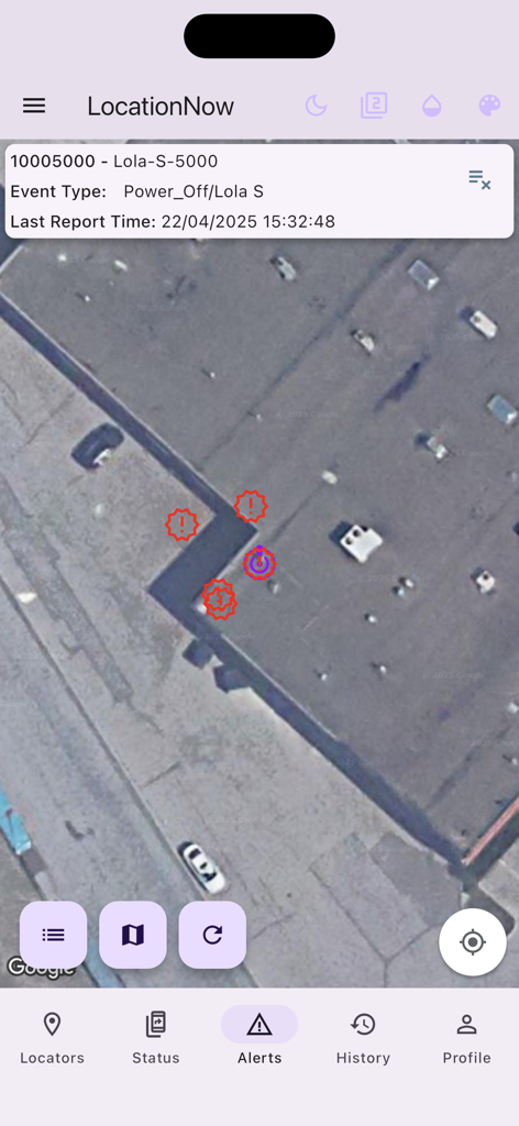 LocationNow - Mapa satelital de la aplicación LocationNow que muestra alertas y estado del dispositivo