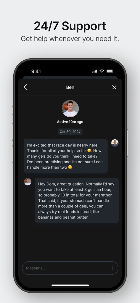Runna: Running Plans & Coach - マラソンの栄養とトレーニングサポートに関するランニングコーチとのチャット会話を表示するモバイルアプリのインターフェース。