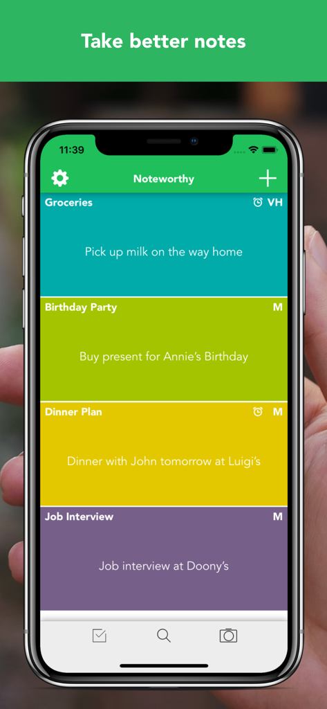 Tela do iPhone exibindo notas digitais codificadas por cores e lembretes no aplicativo Noteworthy