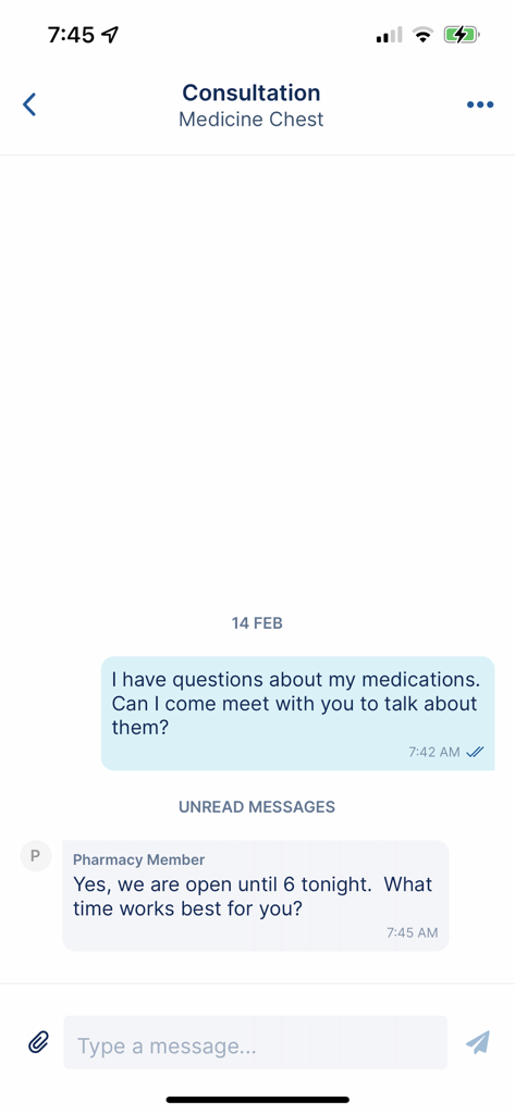 BeWell - Patient Care - Interfaz de la aplicación BeWell mostrando un intercambio de mensajes seguro entre un paciente y un miembro de la farmacia sobre medicamentos