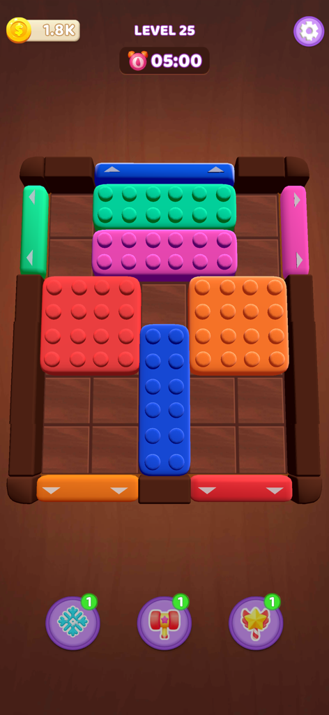 Fit Block 3D: Color Blast Jam - Gameplay-Screenshot von Fit Block 3D, der bunte Blöcke auf einem Holzpuzzlebrett mit Level- und Timer-Informationen zeigt