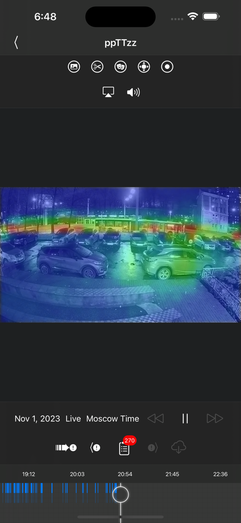 IPEYE CCTV mobile App mit Sicherheitskamera-Aufnahme eines Parkplatzes mit einer Heatmap-Überlagerung und Wiedergabe-Timeline.
