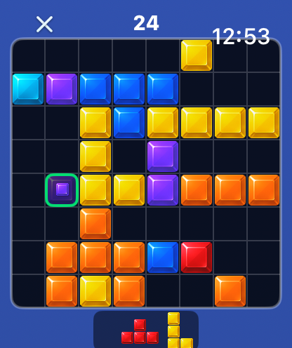 Block Blast:watch puzzle game! - Jugabilidad de Block Blast mostrando una cuadrícula de puzzle de bloques colorida de 8x8.