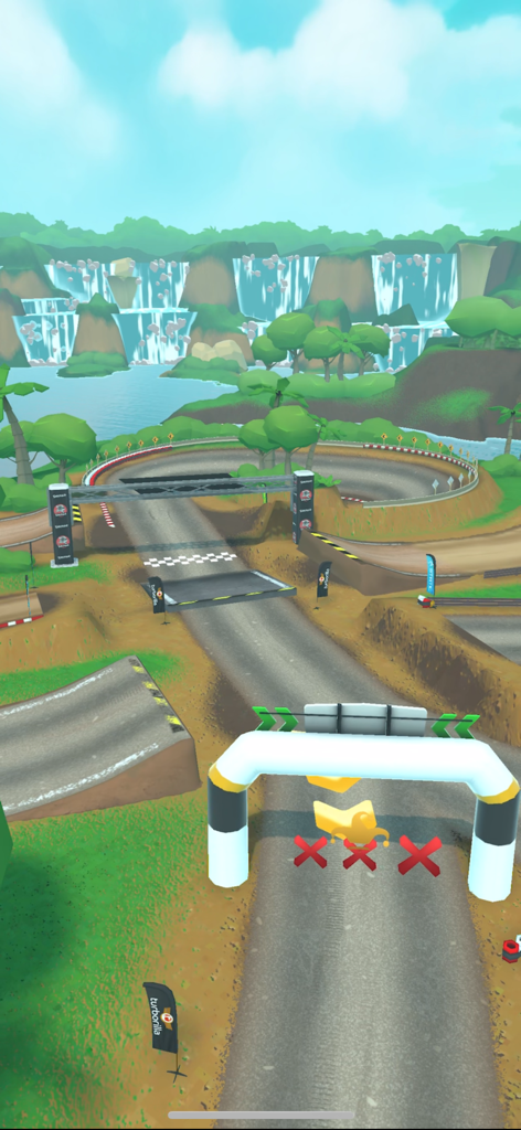 Mad Skills Rally X - Drifting! - Una pista de carreras de rallycross a alta velocidad con rampas y un telón de fondo de cascada tropical en Mad Skills Rally X.