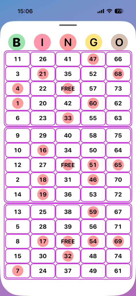 Una pantalla móvil que muestra tarjetas de bingo digitales con números marcados dentro de la interfaz de la aplicación Song Bingo.